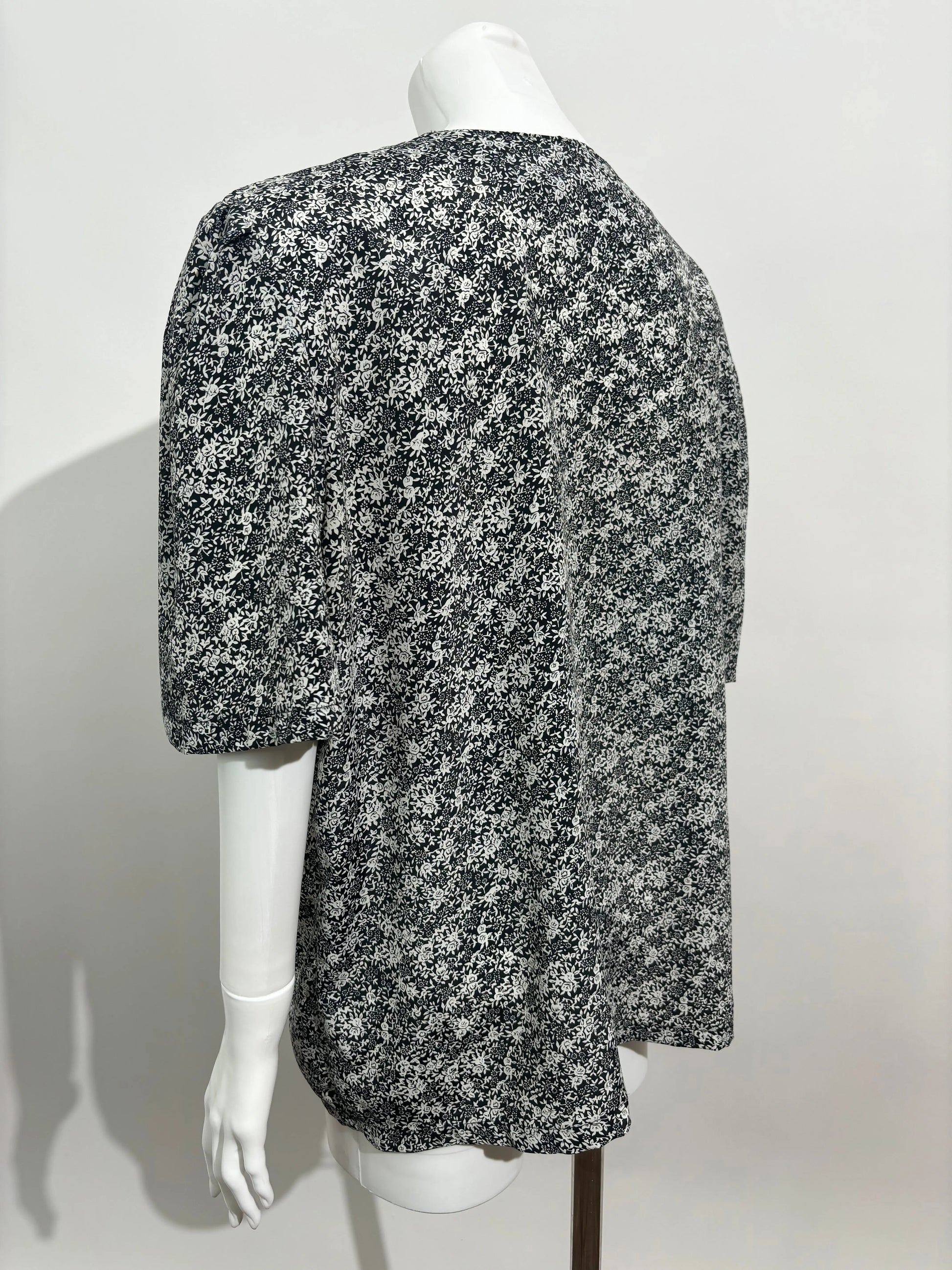 Monochrome Elegance 80s Floral Košulja HELM:VNTG