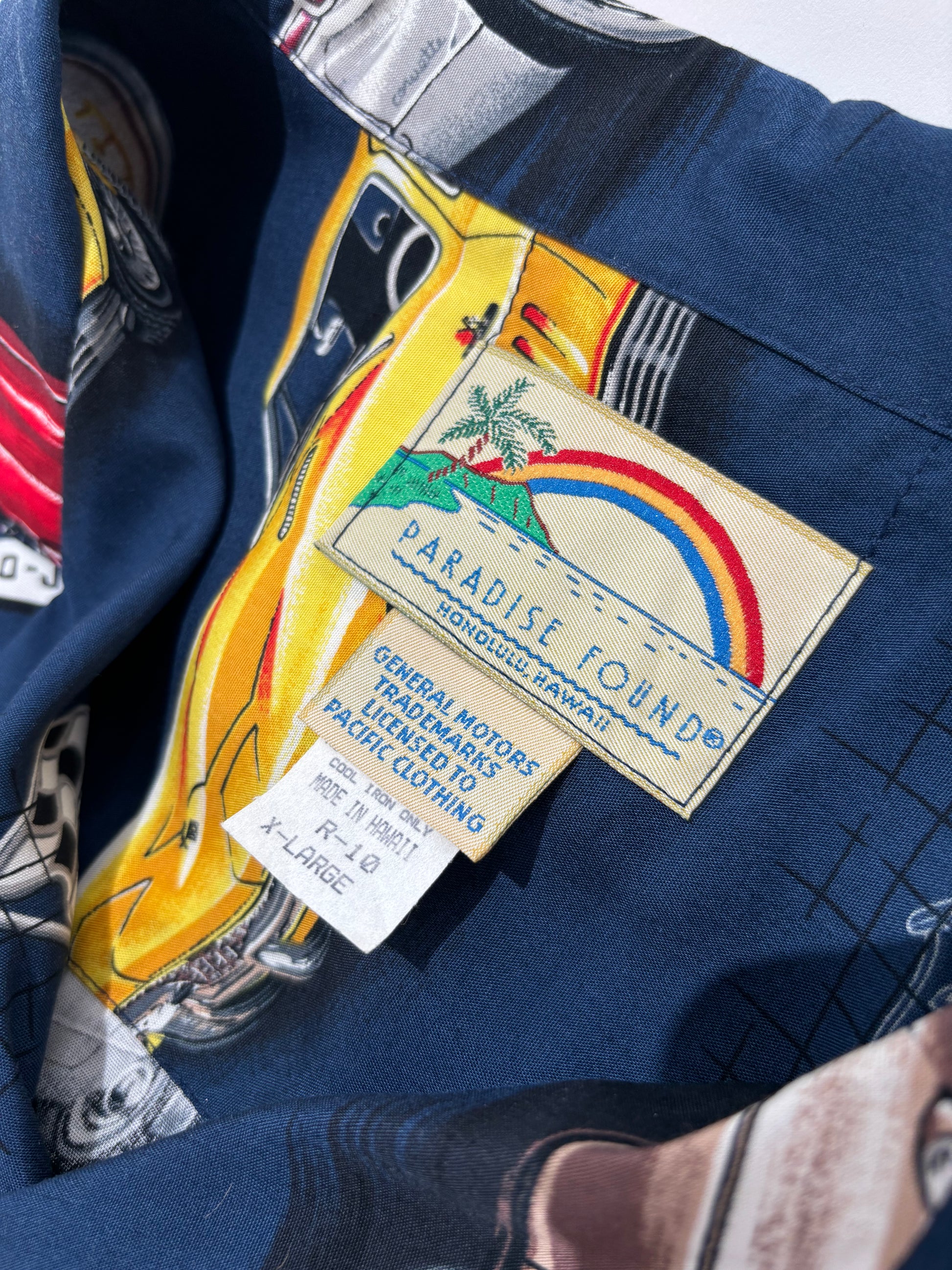 Chervolet Drive 90s Car Print Hawaiian Košulja HELM:VNTG