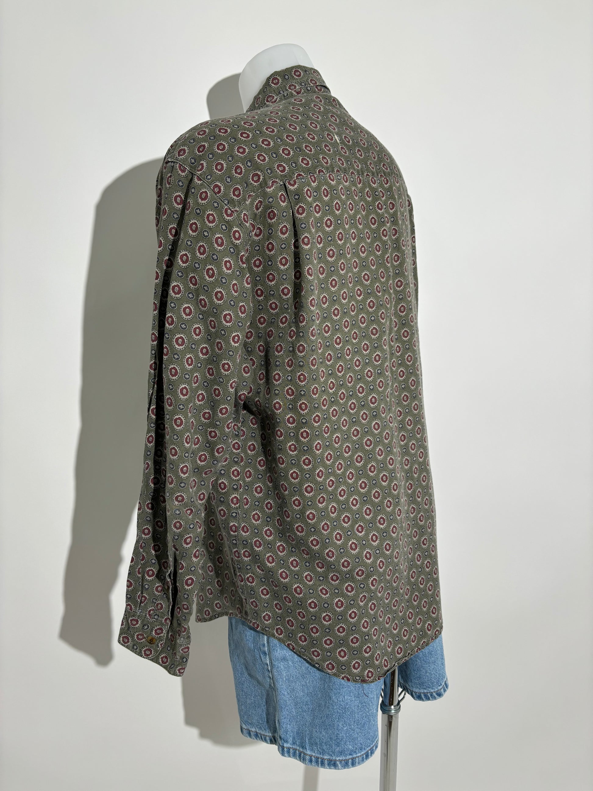 Boho Vibes 90s Medallion Košulja HELM:VNTG