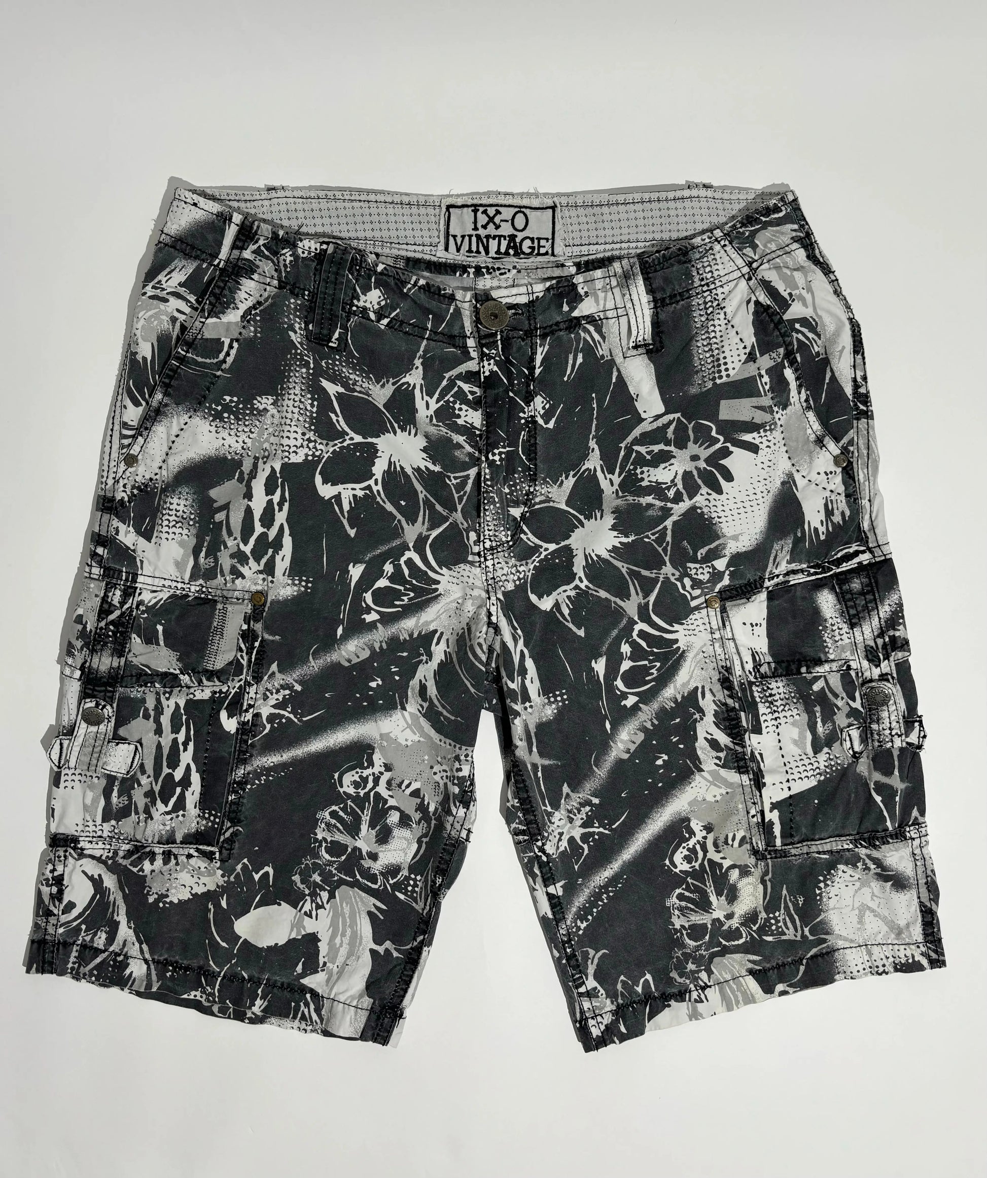 IX-O Vintage Floral Camo Cargo Bermude HELM:VNTG