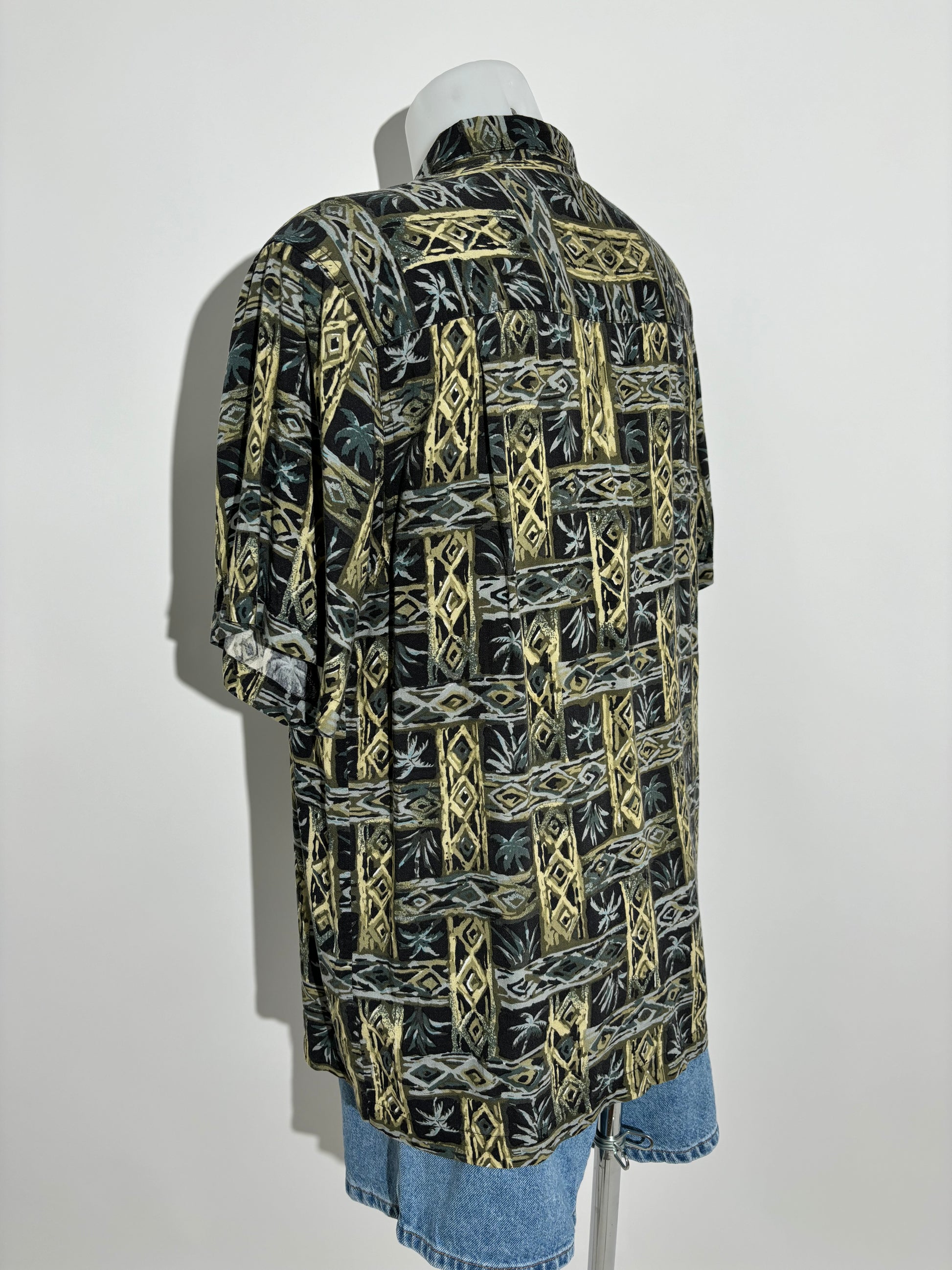 Island Dreams 80s Hawaiian Košulja HELM:VNTG