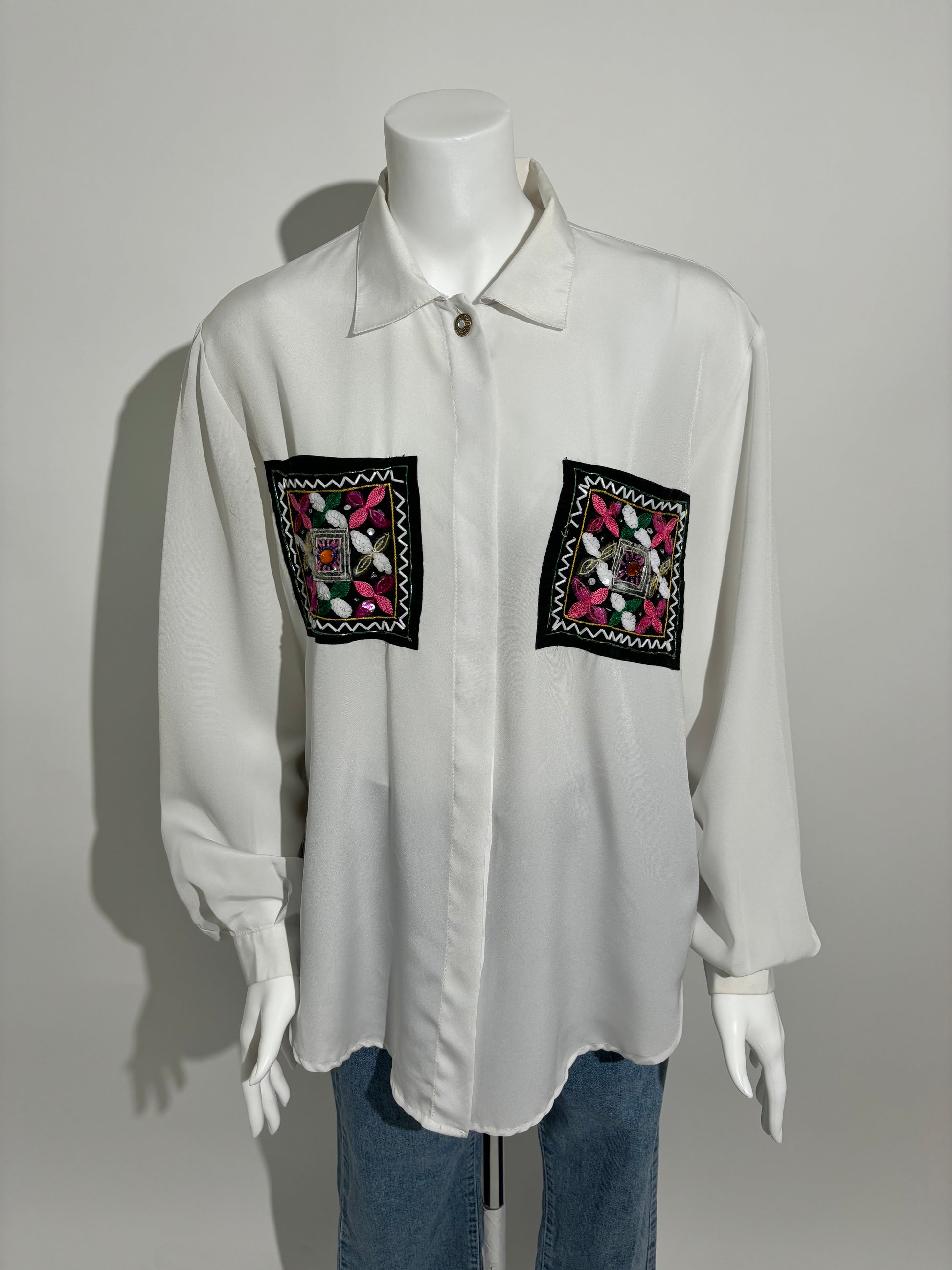 Embroidered Elegance 90s Casual Bluza HELM:VNTG