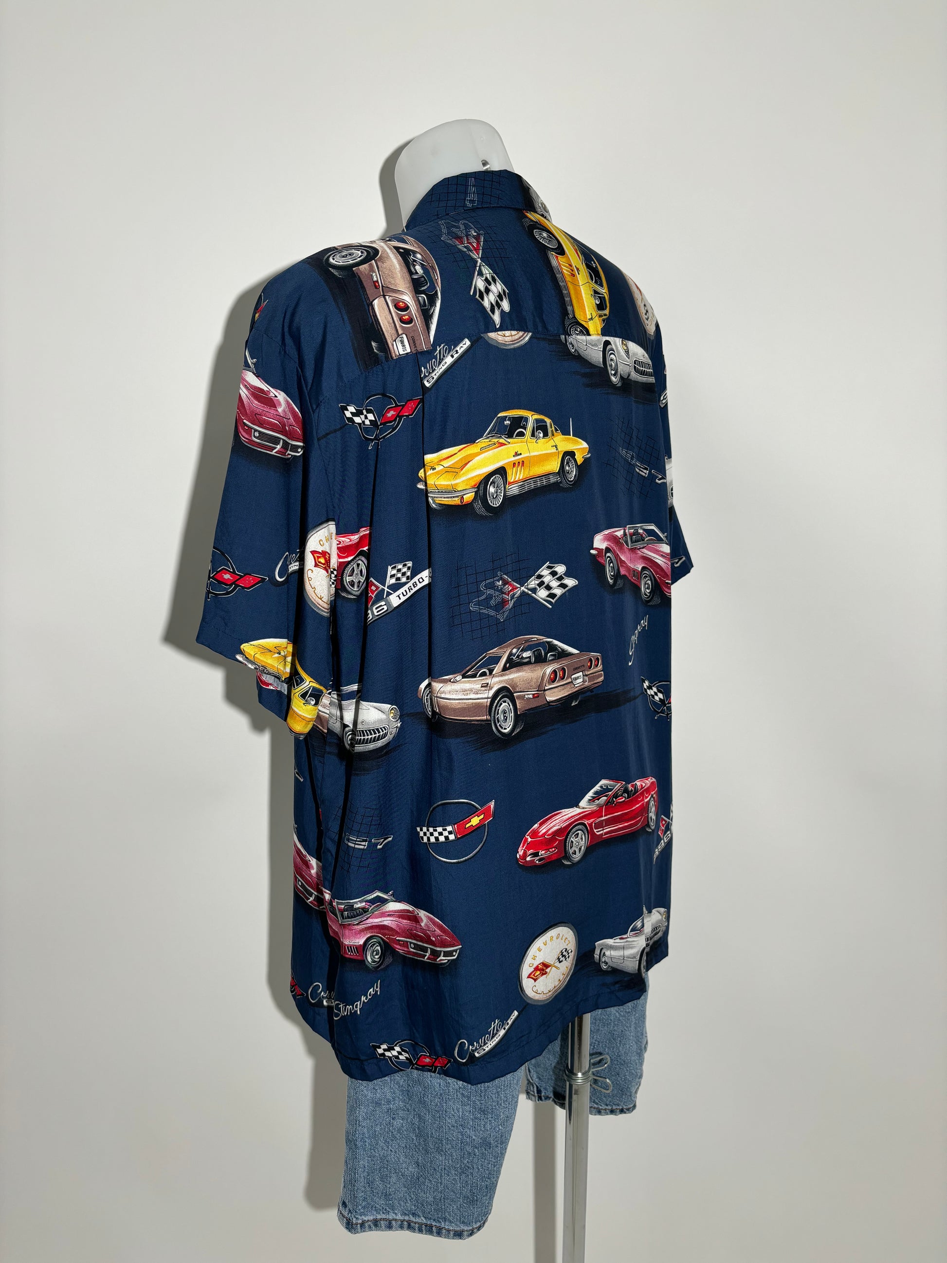 Chervolet Drive 90s Car Print Hawaiian Košulja HELM:VNTG