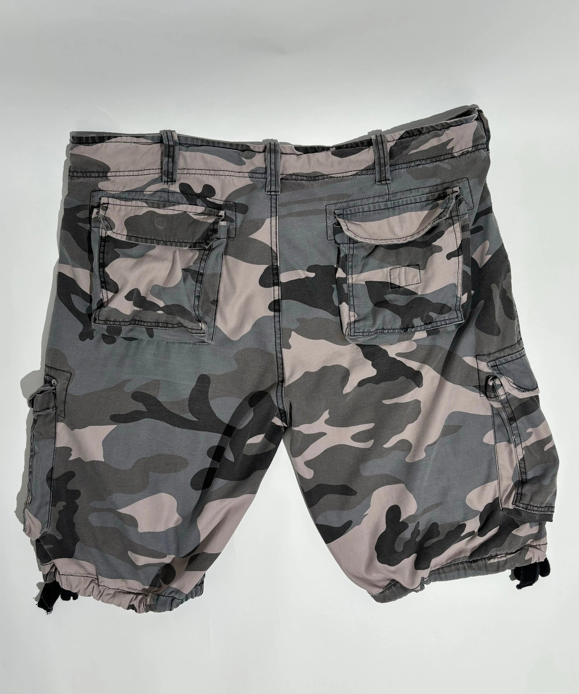 Airborn Vintage Urban Camo Cargo Bermude HELM:VNTG