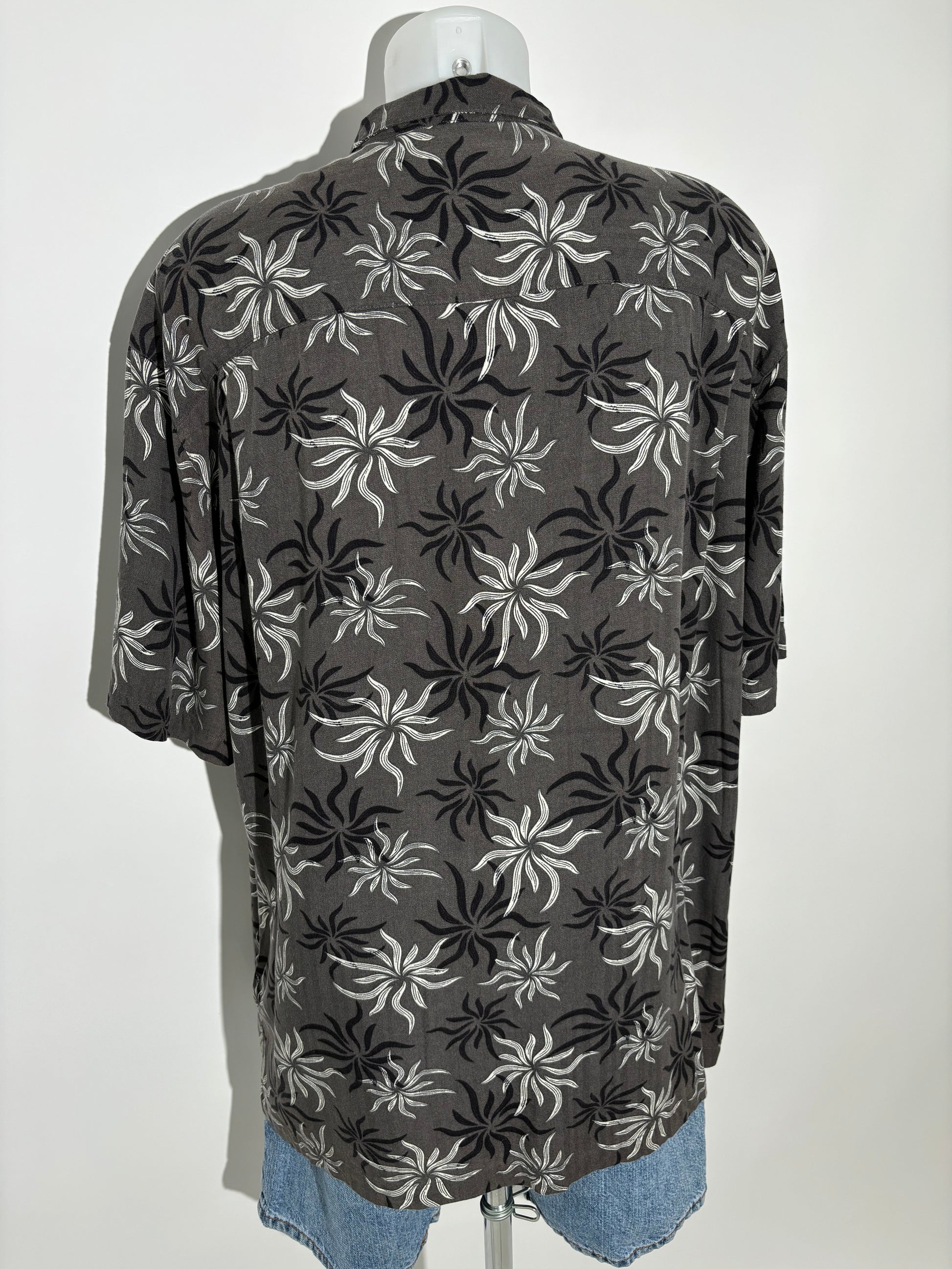 Night Bloom 90s Hawaiian Košulja HELM:VNTG