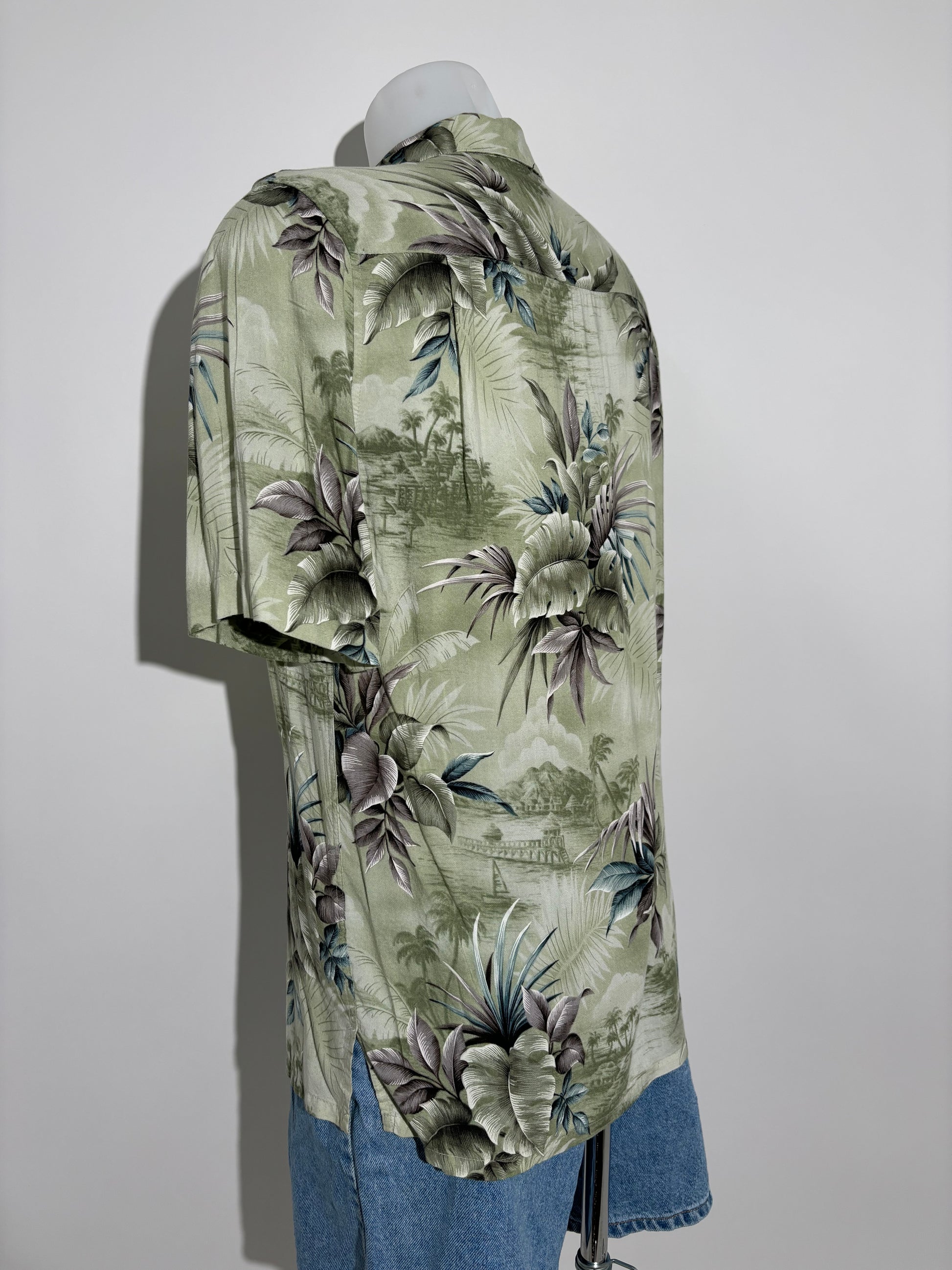 Tropical Oasis 90s Hawaiian Košulja HELM:VNTG